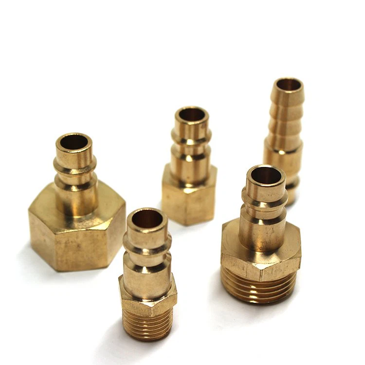 Messingist isane voolikuühendus